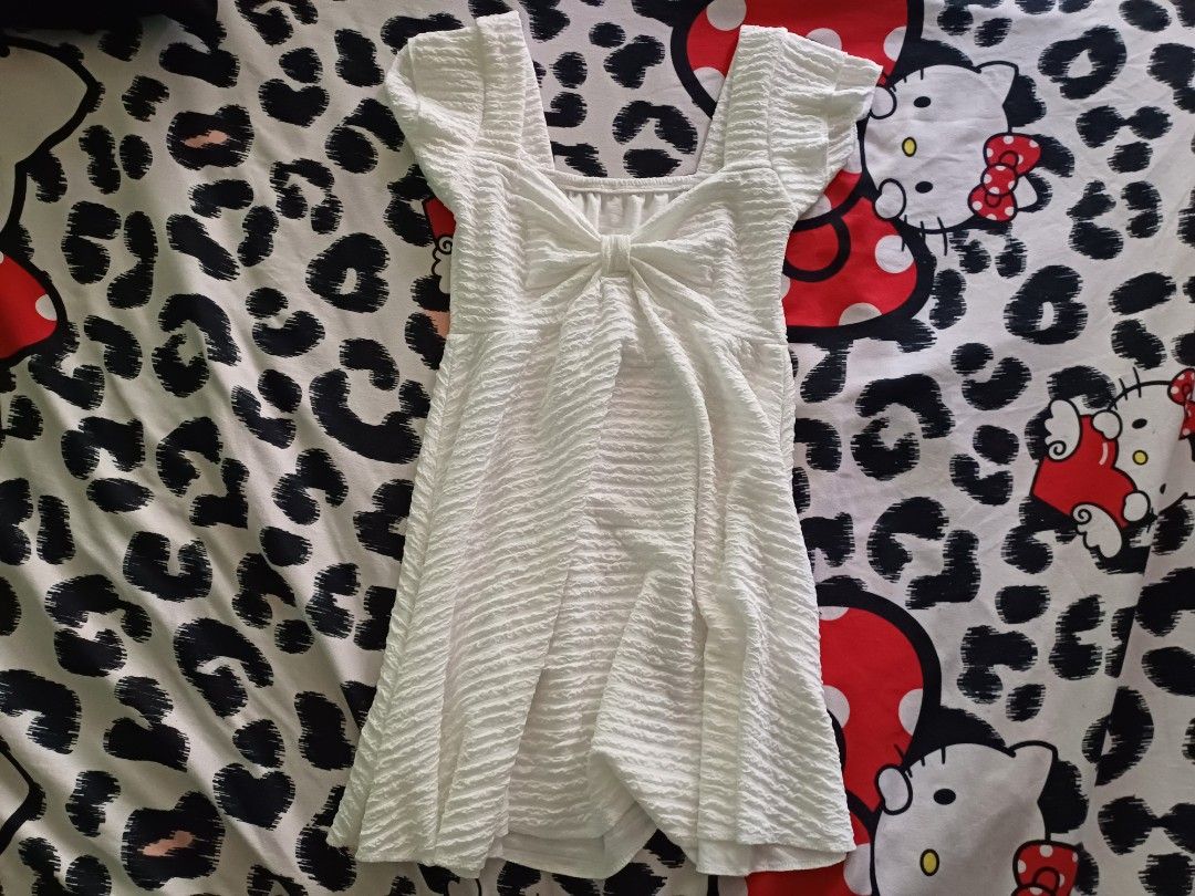 white ruffled sleeves doll dress (Category: Dresses) located in Manila. Submitted by strawberrizel (Listing ID 1345245245, Image 1). Description: bark crepe fabric, xs-m, super dolly like and would look really cute over jeans! (will keep if no one sees this lol).