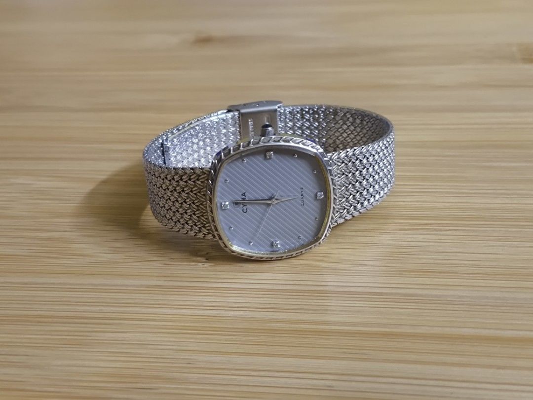 Vintage 1980s Cyma Le Loche 604SP Women’s Watch Vintage CYMA Quartz Swiss Gold-tone Dress Watch (ref. 604SP  main image 2