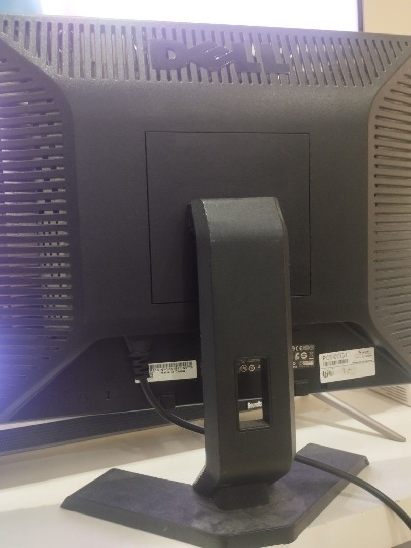 Dell Monitor (Category: Monitor Screens) located in Manila. Submitted by declutterrinmanila (Listing ID 1345170237, Image 2). Description: price is negotiable sf should be shouldered by buyer.