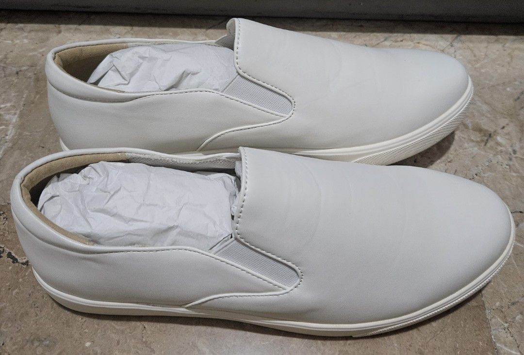 Ducky sneakers size 240mm (Category: Sneakers) located in Malabon City. Submitted by moibee (Listing ID 1345252907, Image 1). Description: in good condition used once only for an event comes with original shoe bag 24cm fits size 8 foot.
