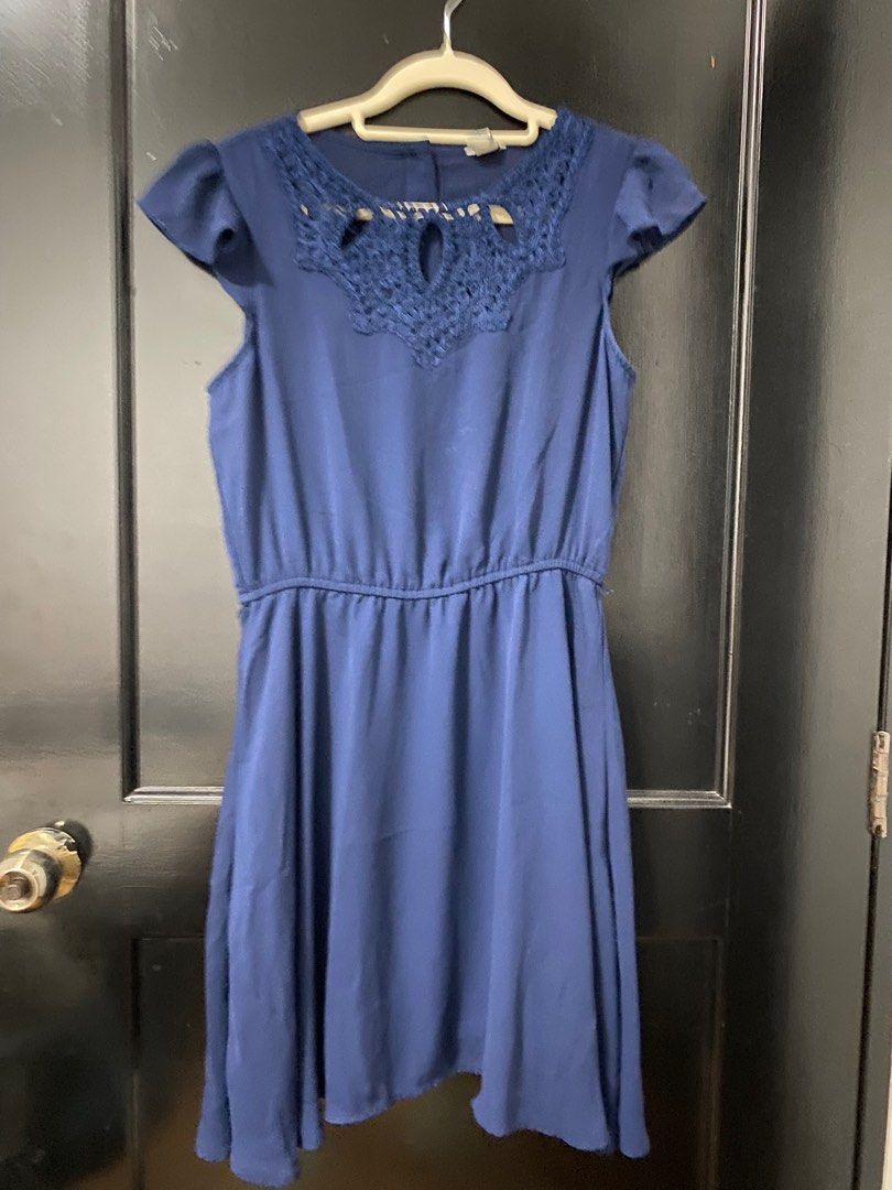 Forever21 Blue Midi Dress (Category: Dresses) located in Cabuyao City. Submitted by tinld (Listing ID 1345241382, Image 1). Description: -Suitable for semiformal events -No photo when worn -I’m 5’2” and with 25” waist and fits me well.