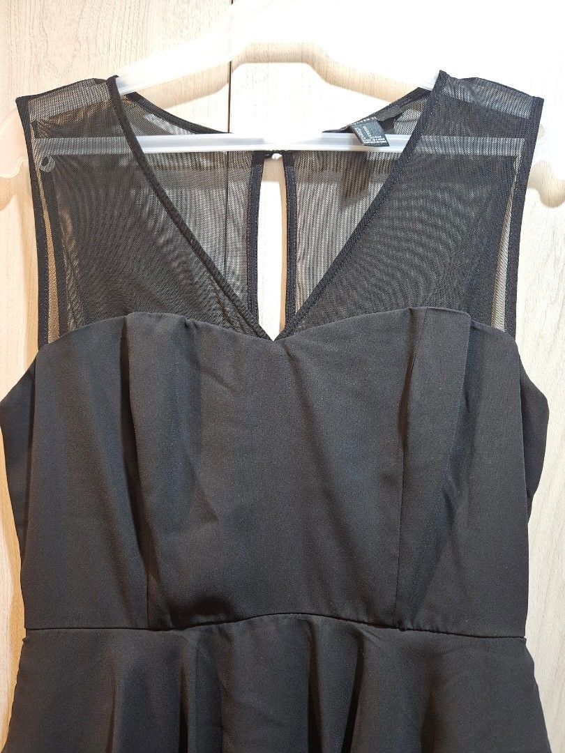 Forever 21 Peplum Black Dress (Category: Dresses) located in Quezon City. Submitted by sunrise.declutter (Listing ID 1345288545, Image 2). Description: Rfs: decluttering Buyer to shoulder sf.