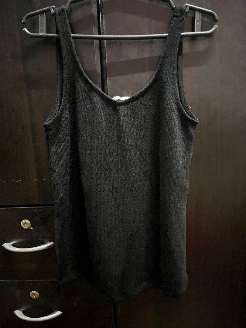 H&M black tank top (Category: Sleeveless) located in Quezon City. Submitted by daniellearienne (Listing ID 1345221006, Image 1). Description: - in good condition - fits xs-small mop: gcash, gotyme, bdo mod: grab/lalamove, lbc.