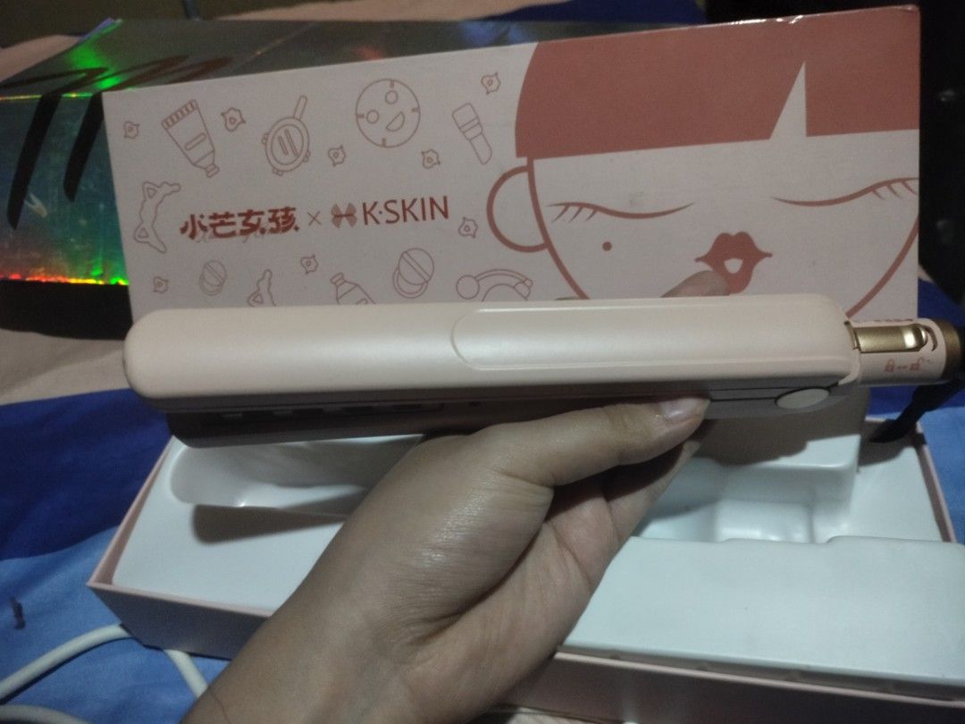 K skin hair crimper (Category: Hair) located in Imus. Submitted by Ur_Mayari (Listing ID 1345294573, Image 3). Description: No issue with box pa rfs: need extra funds message me if you have any questions 💖.