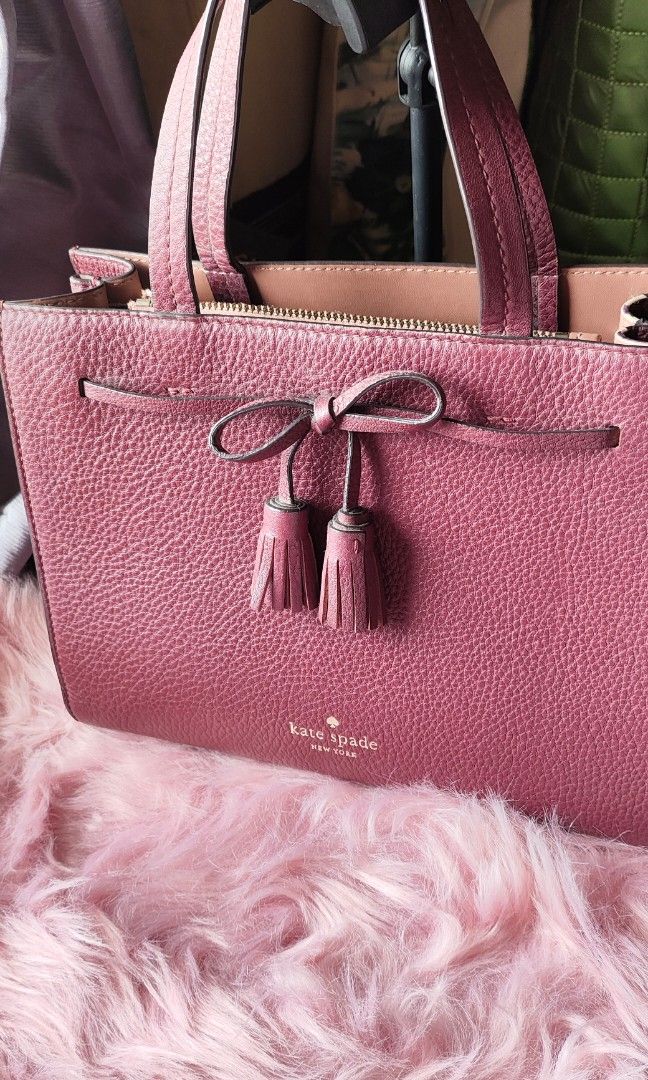 Kate spade maroon in medium size (Category: Luxury Bags & Wallets) located in Calamba. Submitted by starseed_lightworker (Listing ID 1345147231, Image 2). Description: 8/10 condition. bought as pre owned. No tarnish sa hardwares..