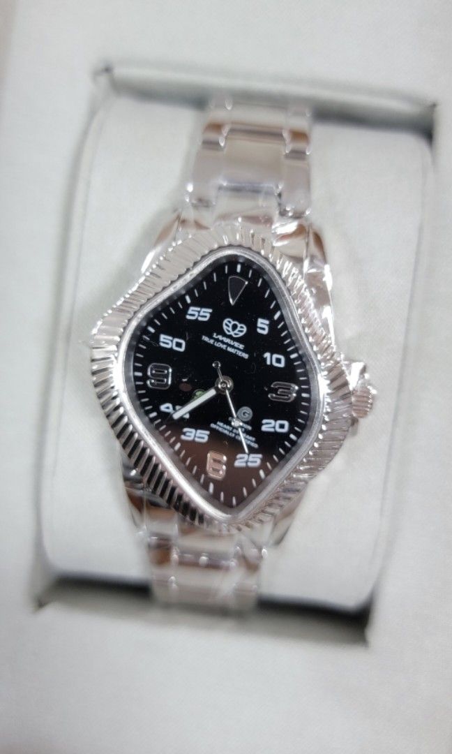 LAARVEE PEA106-PGY .925 SILVER: SILVER BEZEL & BLACK DIAL LAARVEE PEA106-PGY .925 SILVER: SILVER BEZEL & BLACK DIAL