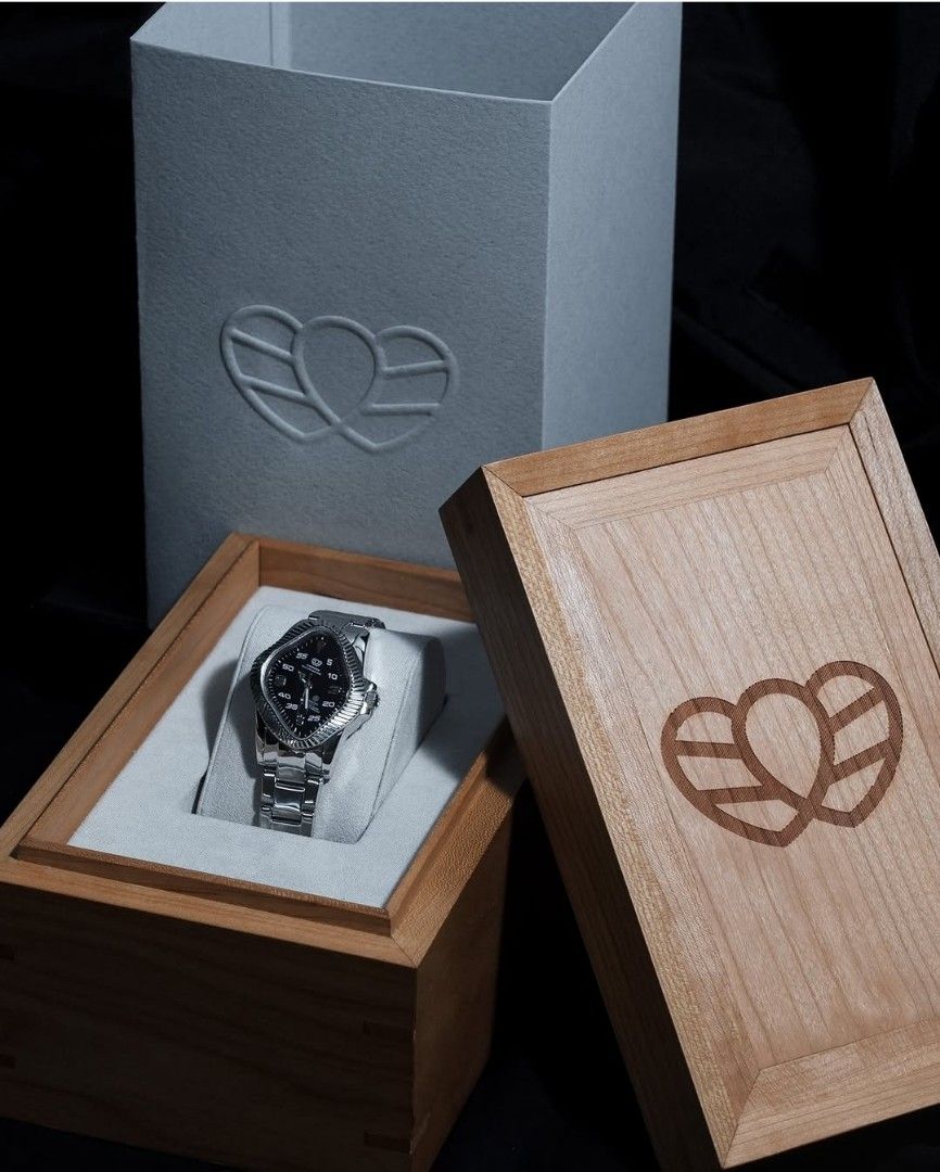 本物の LAARVEE PEA106-PGY .925 SILVER: SILVER BEZEL & BLACK DIAL 時計