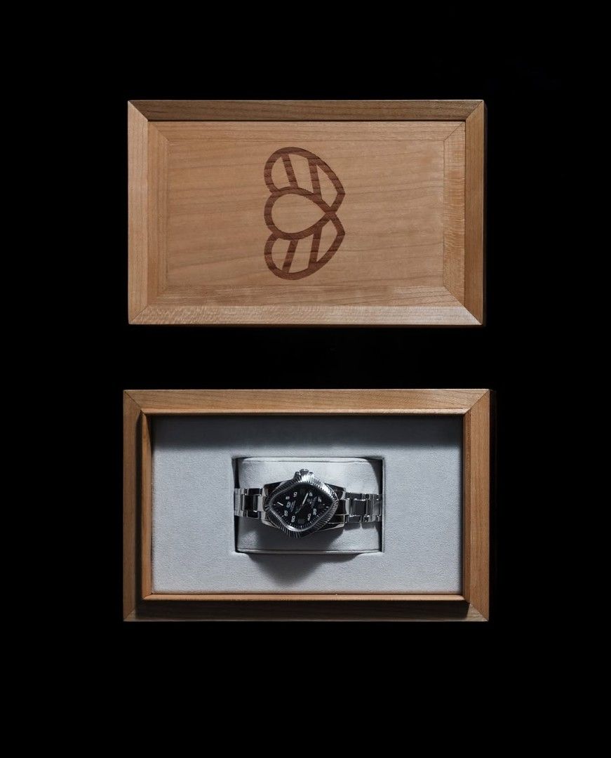 LAARVEE PEA106-PGY .925 SILVER: SILVER BEZEL & BLACK DIAL LAARVEE PEA106-PGY .925 SILVER: SILVER BEZEL & BLACK DIAL