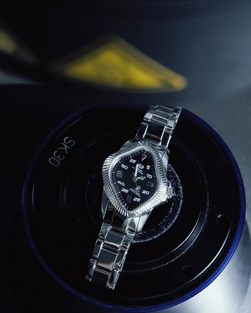 LAARVEE PEA106-PGY .925 SILVER: SILVER BEZEL & BLACK DIAL