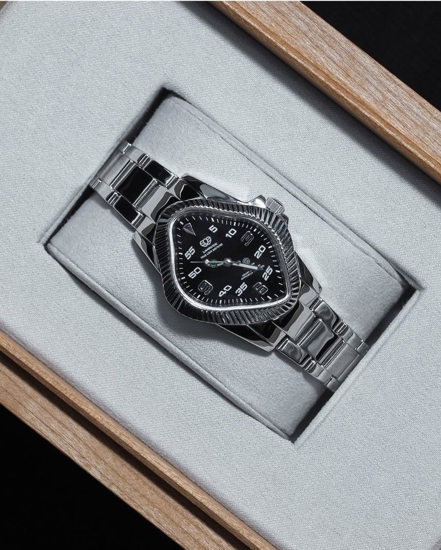 LAARVEE PEA106-PGY .925 SILVER: SILVER BEZEL & BLACK DIAL LAARVEE PEA106-PGY .925 SILVER: SILVER BEZEL & BLACK DIAL