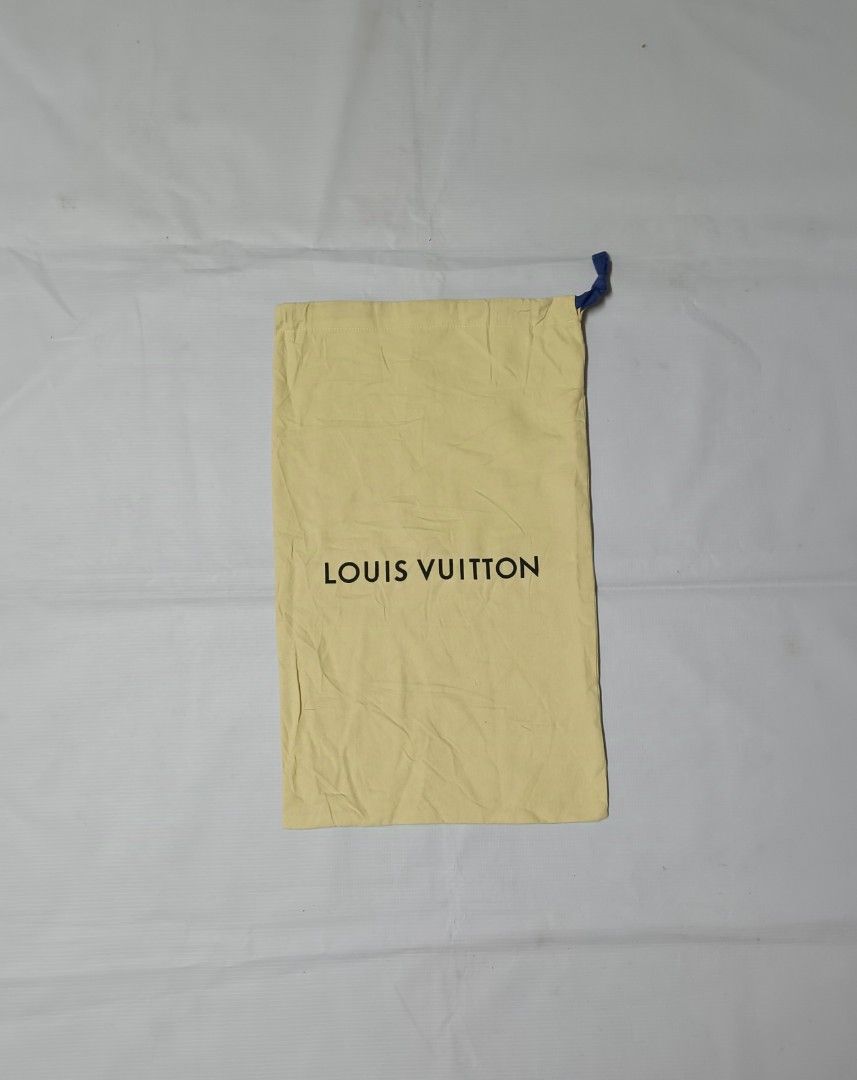 Louis Vuitton Dust Bag (Category: Luxury Bags & Wallets) located in Leyte. Submitted by ukayxhunter (Listing ID 1345283596, Image 1). Description: 💥 Louis Vuitton Dust Bag 🔴 size/dimes : 11.5 x 19 🔴 condition : 9 / 10 🔴 amount : 349 + sf.