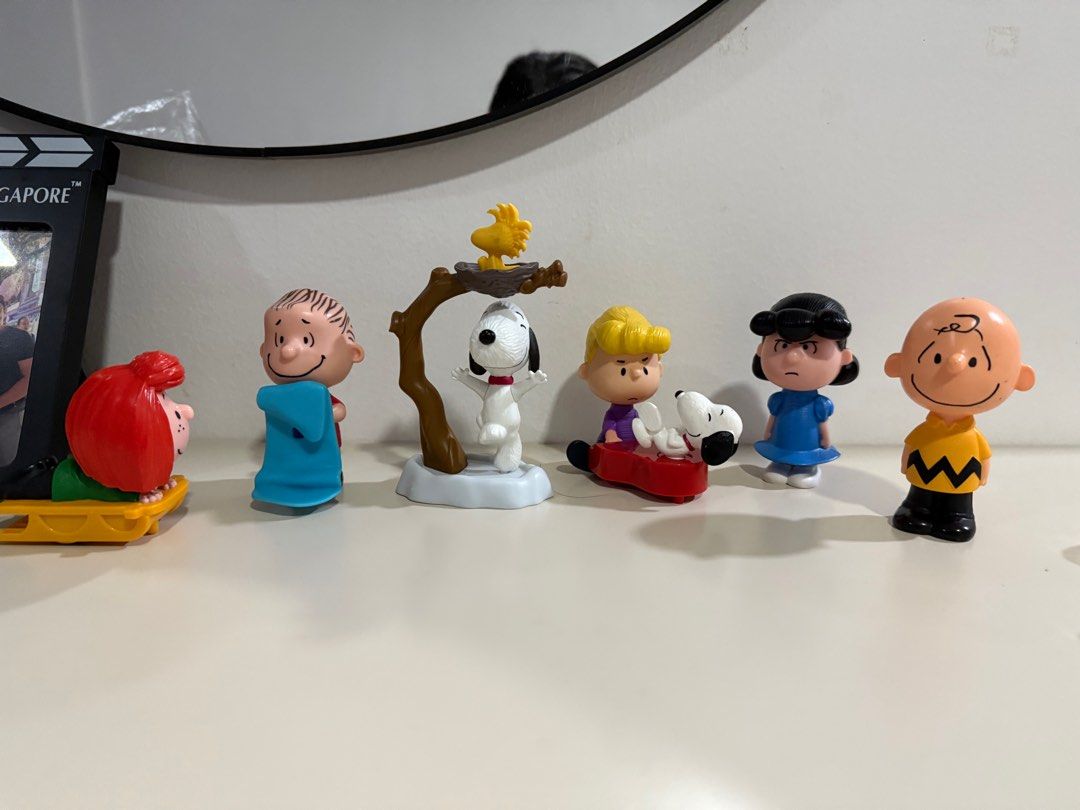 Peanuts Happy Meal toy (Category: Character Goods) located in Muntinlupa City. Submitted by eksamano (Listing ID 1345215883, Image 1). Description: Take all. Good condition and quality.