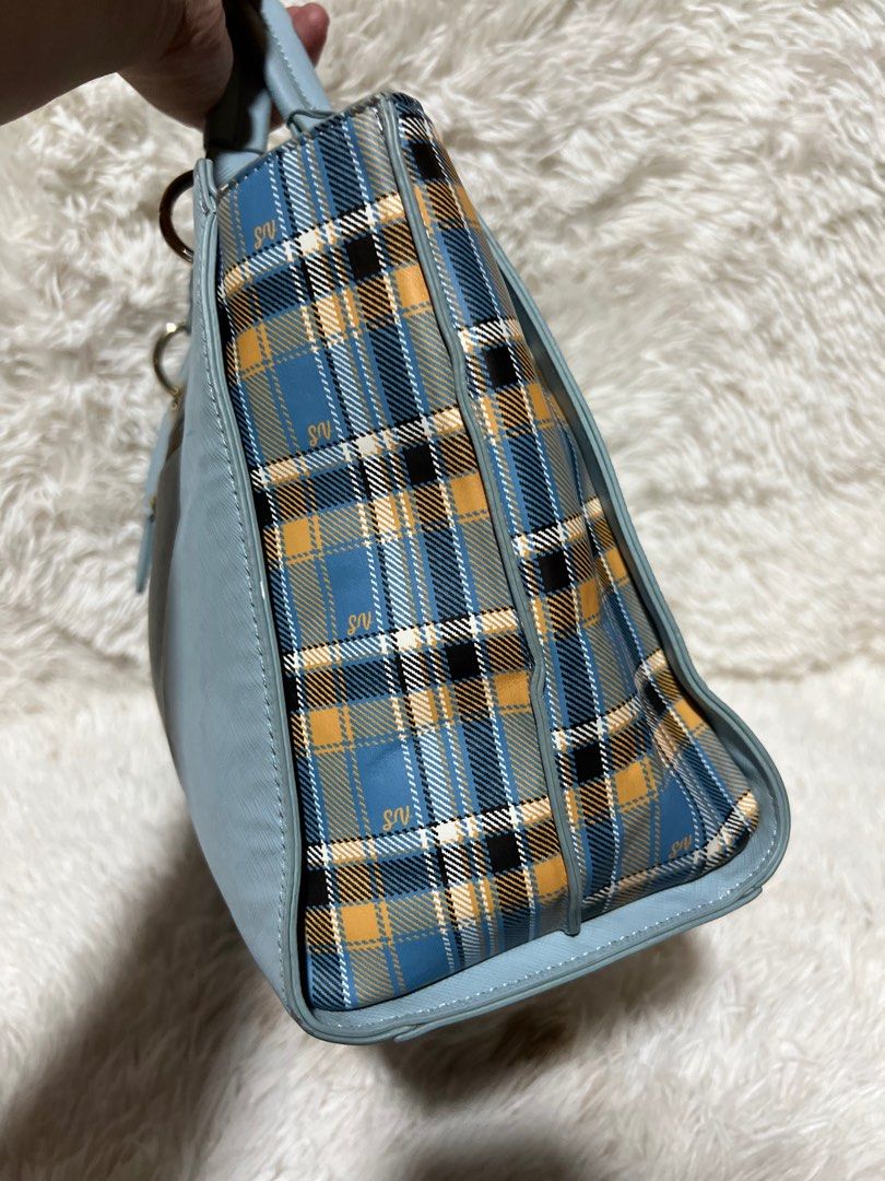 Samantha Vega Powder Blue Two-Way (Category: Luxury Bags & Wallets) located in Baguio. Submitted by mischasboutique (Listing ID 1345171654, Image 3). Description: Like New With Sling.