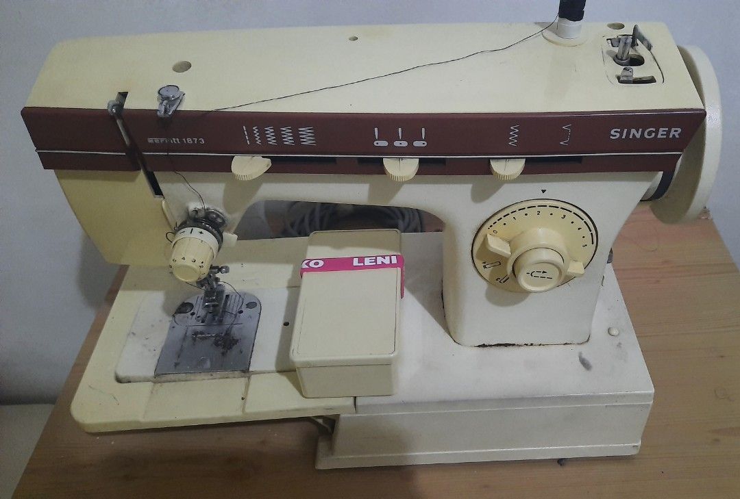 Singer Sewing Machine (Category: Other Home Appliances) located in Manila. Submitted by d_of_olx (Listing ID 1345159526, Image 2). Description: Singer brand Made in USA Seldom used Complete 110 volts Location Sampaloc Manila.