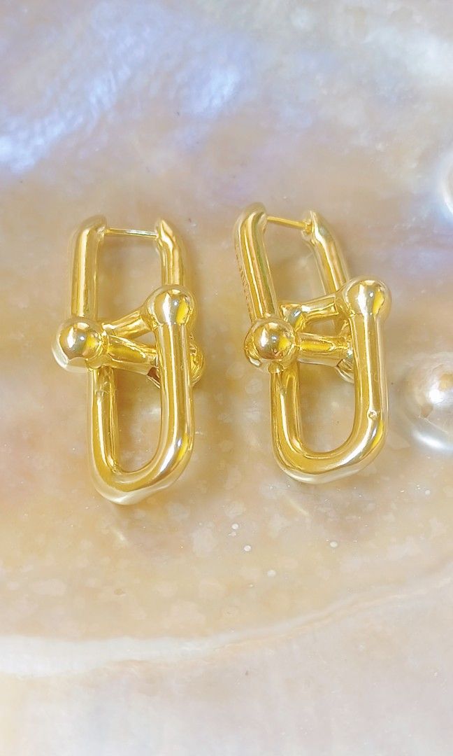 Tiffany & co earrings from japan (Category: Luxury Accessories) located in Quezon City. Submitted by liambags (Listing ID 1345146956, Image 3). Description: Tiffany & co earrings from japan no flaws with stamp with gift box kindly pm me.