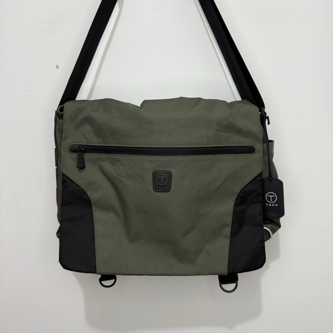 Tumi Tech Messenger Bag (Category: Sling Bags) located in Tanauan. Submitted by flexingthriftsph (Listing ID 1345256112, Image 2). Description: Tumi Tech Messenger Bag 16.5 inches - width 12.5 inches - length Issue - attached rubber on zippers are crumbling, zippers are still intact. Still in good condition -5,000.00.