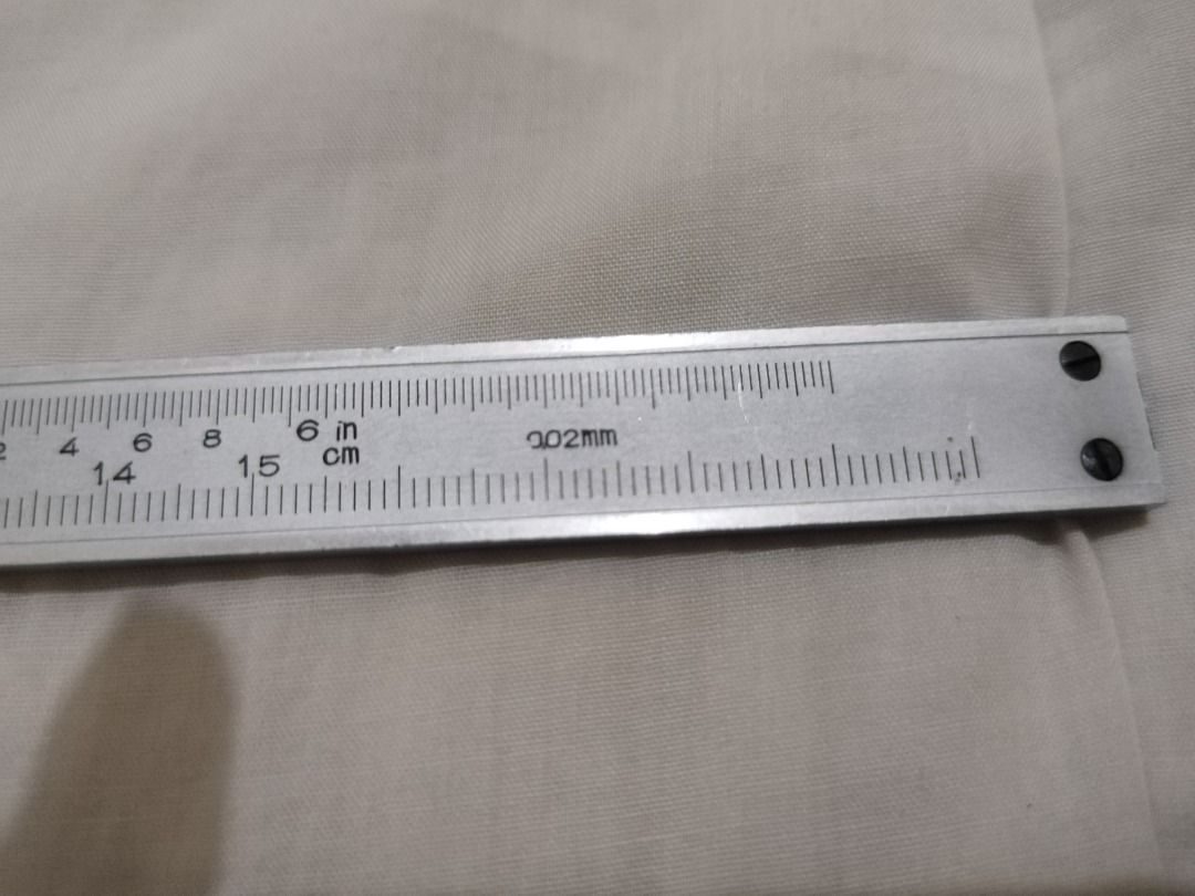 Vernier Caliper (Category: Construction Tools & Equipment) located in San Rafael. Submitted by dione56 (Listing ID 1345253580, Image 3). Description: Vernier Caliper Hardened stainless steel Units of measurement millimeters (mm) up to 150mm Inches ('') up to 6'' With accuracy of 0.02mm and 0.001'' Bihira po ito From Japan With hardcase.
