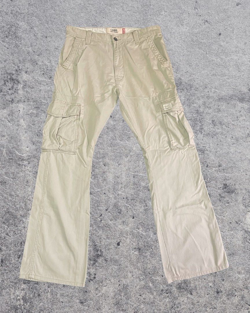 FLARED LEVIS Y2K BAGGY CARGOS (Category: Jeans) located in Quezon City. Submitted by xmanarchive (Listing ID 1345124593, Image 1). Description: 📎 Grail Item 📎 Waist: 32-34 📎 Length: 42; Thigh: 11.5; Leg Opening: 10 📎 Pants fall smoothly on shoes 📎 Perfect with jordans, dunks, derbys, and sambas 📎 NEGOTIABLE Fit pics are mine..