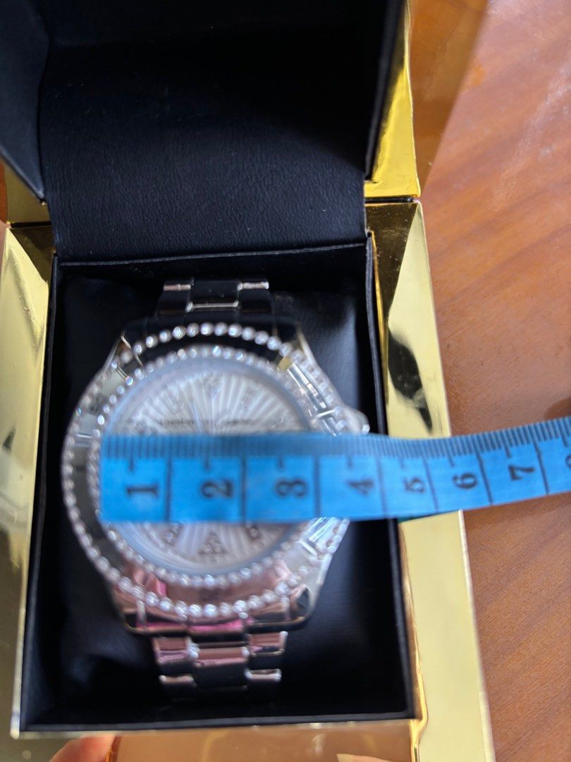 Watch (Category: Women's Watches) located in Singapore. Submitted by cherryguppy (Listing ID 1345127136, Image 3). Description: Inner ring diameter is 3cm Face is 4cm diameter.