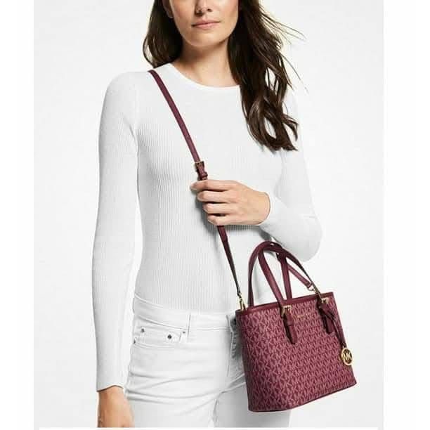 XS CARRY ALL TOTE BAG (Category: Luxury Bags & Wallets) located in Manila. Submitted by lovieauthenticmerchandise (Listing ID 1345158205, Image 2). Description: .