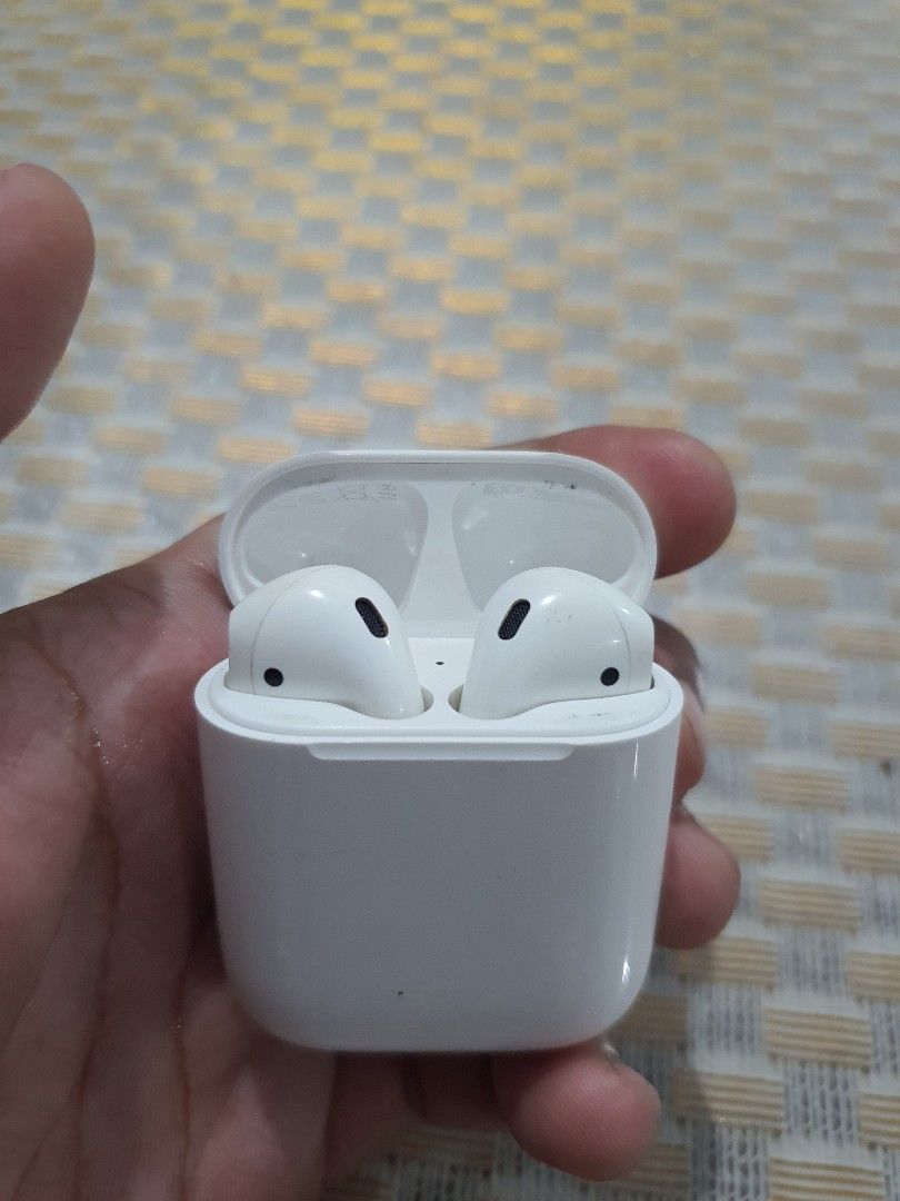 Apple Airpods Gen 2 (Category: Earphones) located in Manila. Submitted by mobilelegendsmythic (Listing ID 1350340056, Image 1). Description: Original Airpods gen 2 if proven fake sayo na good battery life no issue ready to pair.