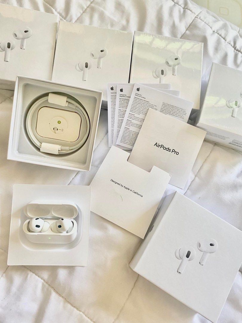 Apple Airpods Pro 2 (Category: Earphones) located in Mandaluyong City. Submitted by beyuhbieber (Listing ID 1350249867, Image 1). Description: Prem¡um copy BUT NOT CLASS A‼️‼️‼️ Same na same sa original na 11k price. Sobrang goods ang sound, legit 100% pwede pang video editors. Pwede ibalik pag hindi :).