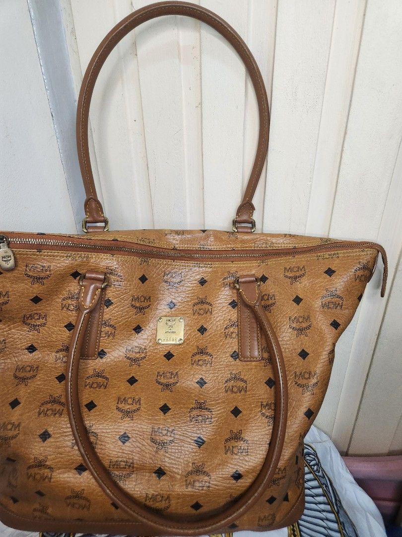 Auth MCM cognac visetos zippered tote (Category: Luxury Bags & Wallets) located in Taguig. Submitted by starbucksph (Listing ID 1350275801, Image 2). Description: Authentic MCM kasya laptop see issues on the last 2 pics sa sides nya.