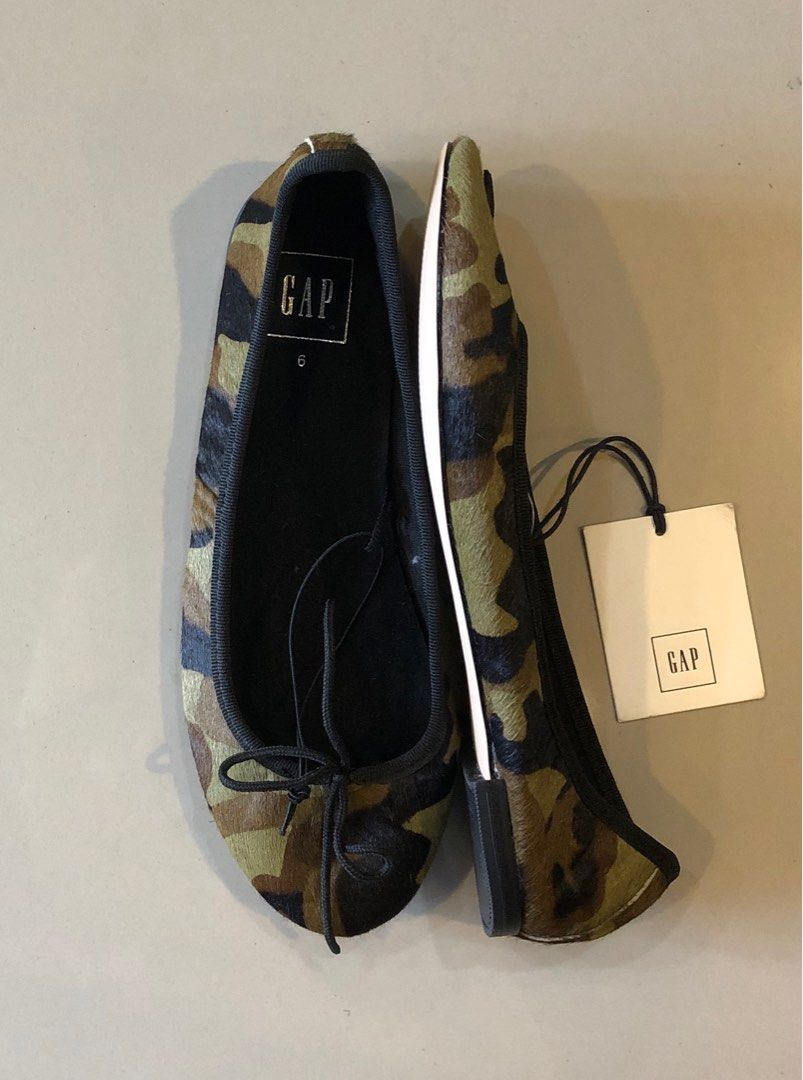 Authentic & Brand-new Gap Flat Shoes Size 6 (Category: Flats & Sandals) located in Paranaque City. Submitted by vanitelab (Listing ID 1350356960, Image 3). Description: From 1,200 to 1,000 - On Sale Authentic & Brand-new GAP BALLET SHOES Product Information: Color: Green Camouflage Material: Calf-hair Leather Size: 6 US, 37 EUR Insole: 23.2 cm • Smooth lining and a cushioned insole cradle the foot in comfort • Non-skid outsole • Adjustable drawst