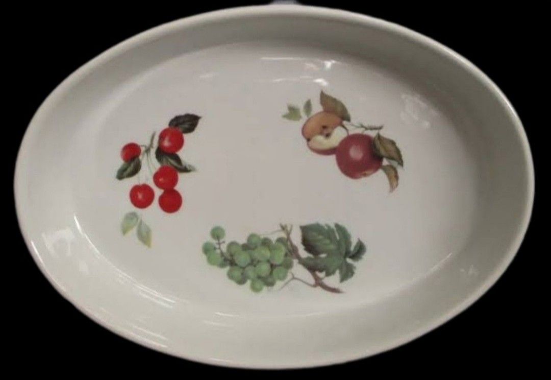 BIA CORDON BLEU (Category: Bakeware) located in Manila. Submitted by martinopan30831 (Listing ID 1350338576, Image 3). Description: BIA CORDON BLEU Catherine fruit oval serving dish with wicker holder 1pc BIA Cordon Bleu oval serving and 1 ratan wicker holder - 400php no BOX.