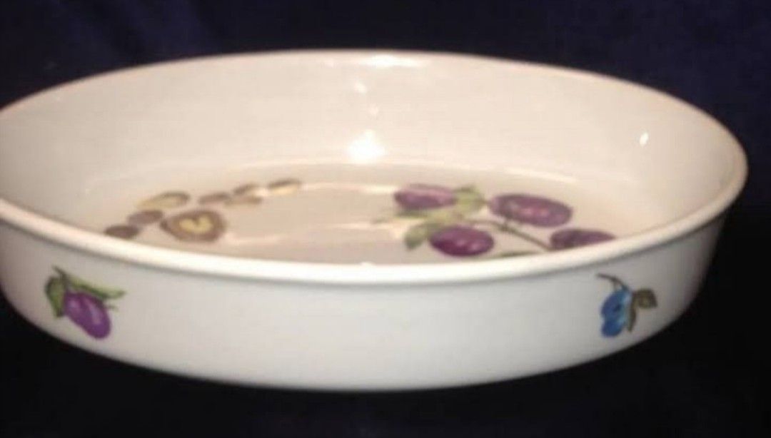 BIA CORDON BLEU (Category: Bakeware) located in Manila. Submitted by martinopan30831 (Listing ID 1350338576, Image 2). Description: BIA CORDON BLEU Catherine fruit oval serving dish with wicker holder 1pc BIA Cordon Bleu oval serving and 1 ratan wicker holder - 400php no BOX.