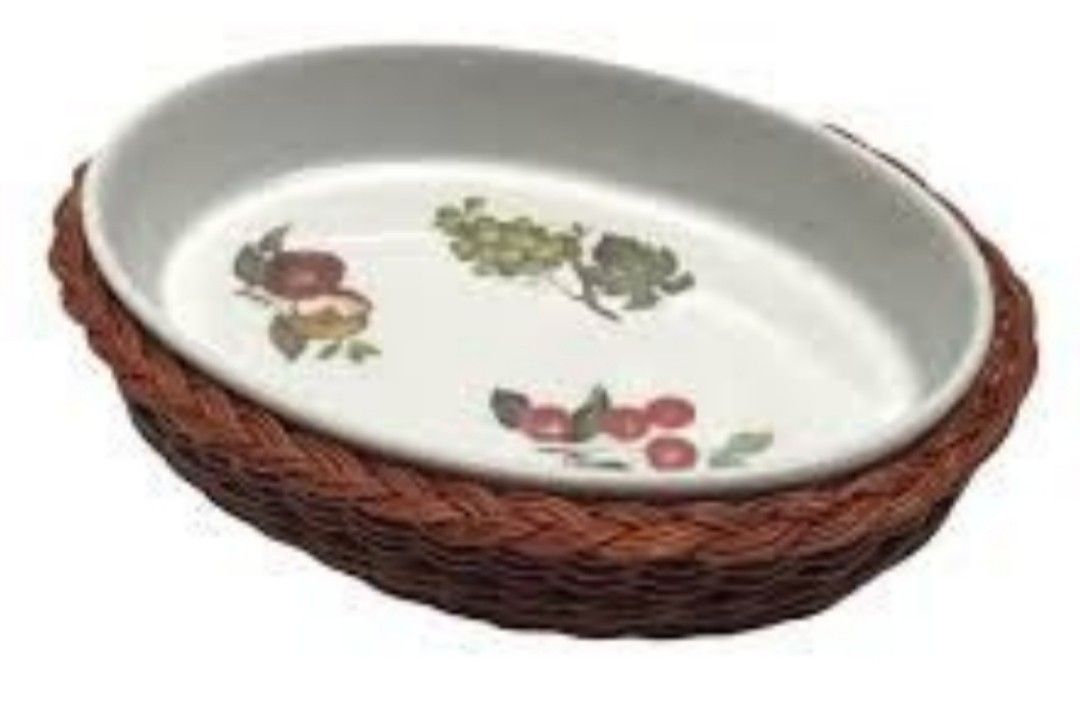 BIA CORDON BLEU (Category: Bakeware) located in Manila. Submitted by martinopan30831 (Listing ID 1350338576, Image 1). Description: BIA CORDON BLEU Catherine fruit oval serving dish with wicker holder 1pc BIA Cordon Bleu oval serving and 1 ratan wicker holder - 400php no BOX.