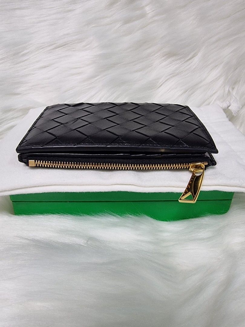 Bottega Venetta Intrecciato Medium Bi-Fold Wallet (Category: Luxury Bags & Wallets) located in Manila. Submitted by facet.ornament (Listing ID 1350369821, Image 3). Description: Bottega Veneta Intreciatto Authentic 👜💯🪭 BV Intrecciato Medium Bi-Fold Wallet A bi-fold wallet with six card slots, a zippered coin pocket and a cash compartment. Material: Lambskin Lining: Calfskin Color: Black Six card slots, one bill compartment, two additional pock