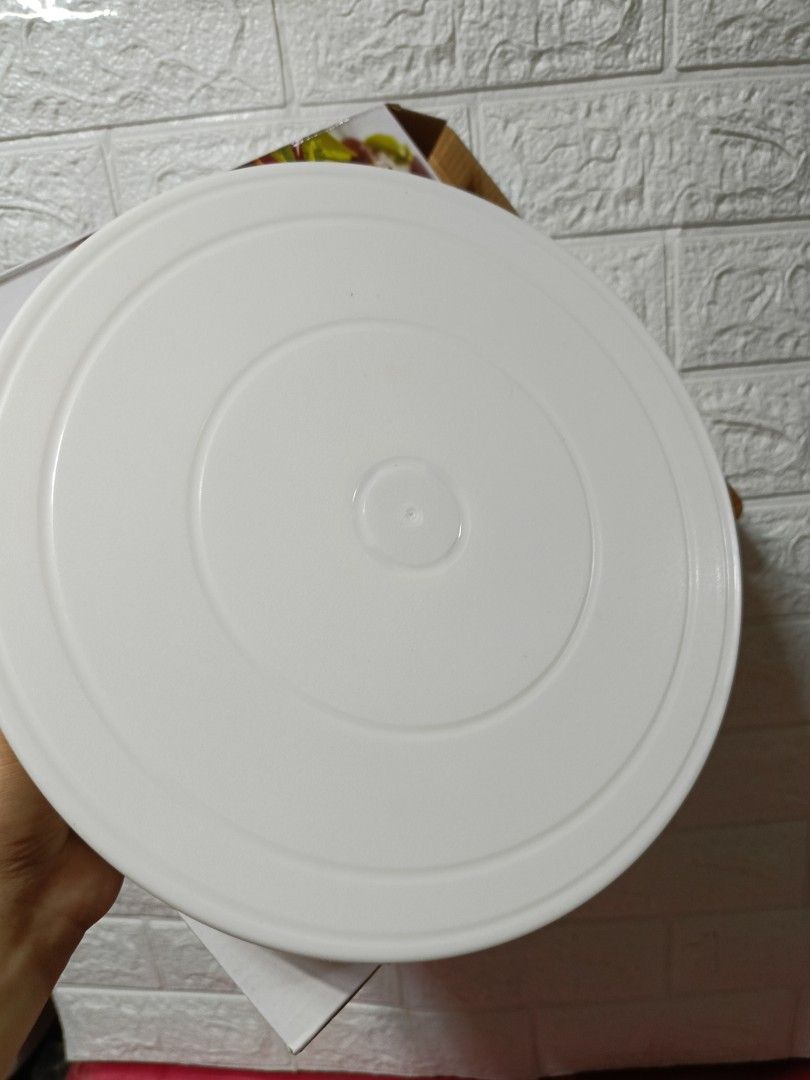 Cake stand 28cm (Category: Bakeware) located in Manila. Submitted by yzlshop (Listing ID 1350337996, Image 1). Description: Same day delivery via Lalamove Location: Manila Mop: Cod/Gcash payment Pm for inquiries..