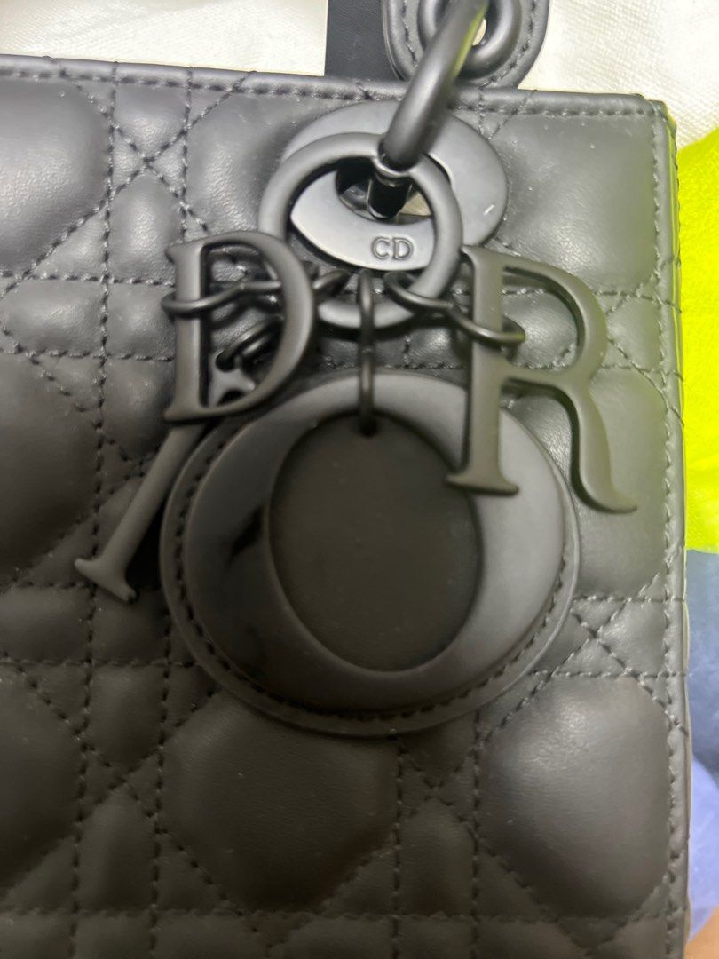 Christian Dior (Category: Luxury Bags & Wallets) located in Manila. Submitted by ababrl (Listing ID 1350282369, Image 3). Description: Christian Dior Bought in Vietnam No zipper design .