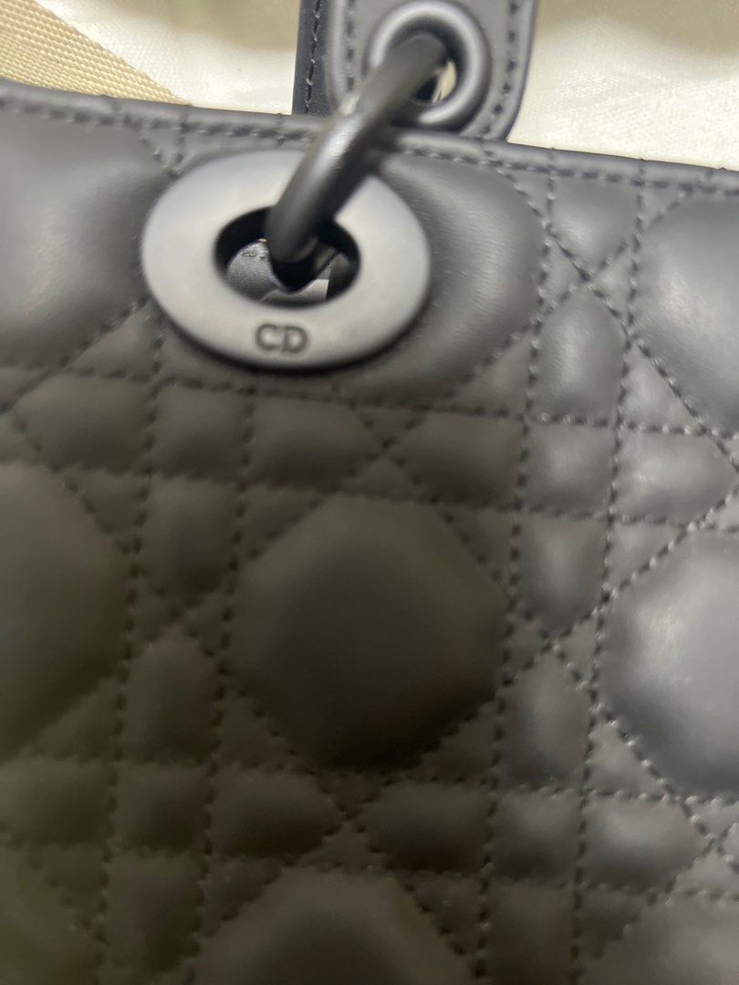 Christian Dior (Category: Luxury Bags & Wallets) located in Manila. Submitted by ababrl (Listing ID 1350282369, Image 2). Description: Christian Dior Bought in Vietnam No zipper design .