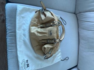 (Category: ) located in . Submitted by le_yang (Listing ID 1350290216, Image 1). Description: .