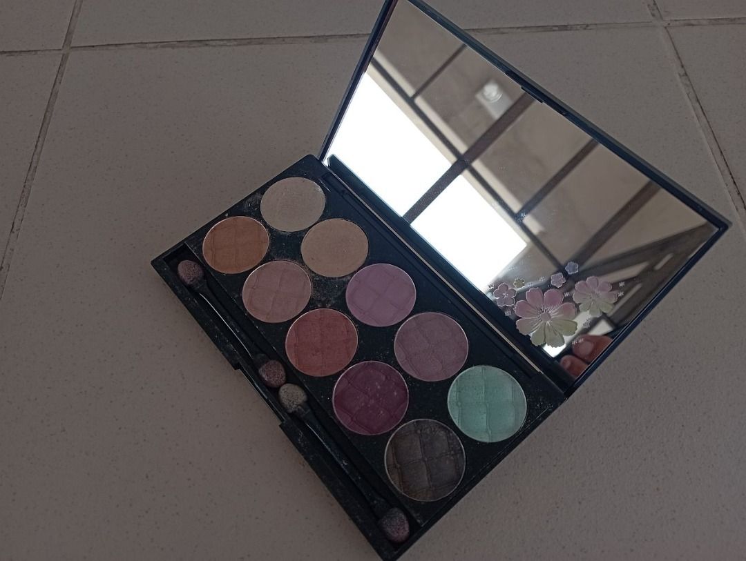 [Cosmetics] Disney's Jasmine make-up kit (Category: Makeup) located in Quezon City. Submitted by nextnoel (Listing ID 1350373208, Image 2). Description: Disney's Jasmine make-up kit with mirror = 400 - slightly used Meet-ups can be arranged, but pick-up through couriers is preferred..
