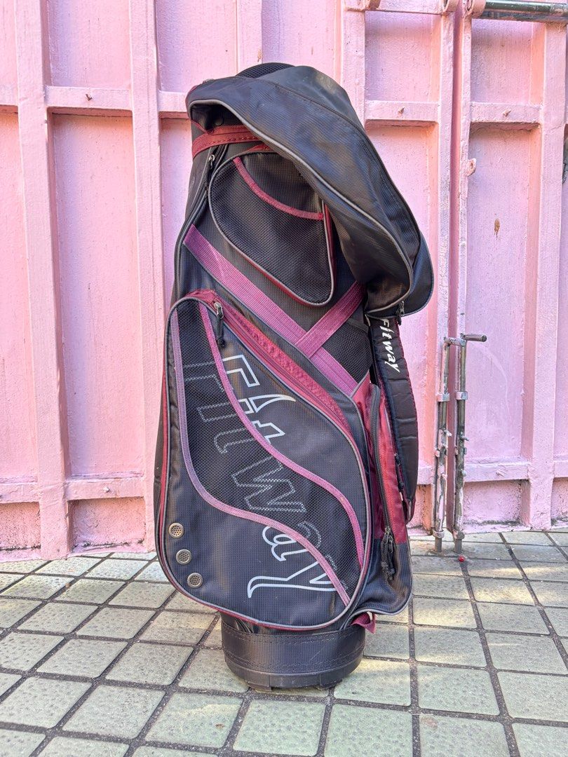 Fitway Golf Cart Bag (Category: Golf) located in Manila. Submitted by eclipse58 (Listing ID 1350227029, Image 1). Description: Fitway Golf Cart Bag (Black & Red) ❤️🖤 - All zippers working - No Issues (no tears or holes) - Very good condition Price: 1,500 Location: Quezon City.