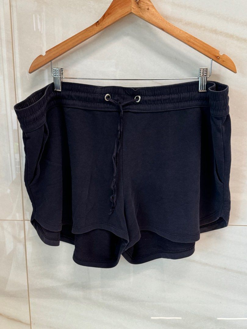 H&M Basic Shorts Plus Size XL (Category: Shorts) located in Manila. Submitted by declutterwithme08 (Listing ID 1350344768, Image 2). Description: - can fit 3XL, straps are stretchy Helping Tags: Zara Mango Forever 21 H&M Uniqlo Bershka Stradivarius COS Harlan and Holden Urban Revivo Dorothy Perkins .