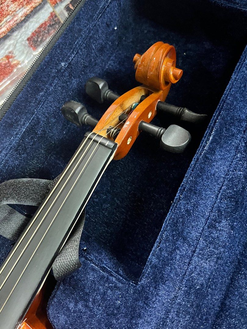 Huxley Full Size Solid FSC Wood Violin with Case (Category: Musical Instruments) located in Pasay City. Submitted by meostore (Listing ID 1350245533, Image 3). Description: Huxley brand With Case Ideal for begginers.