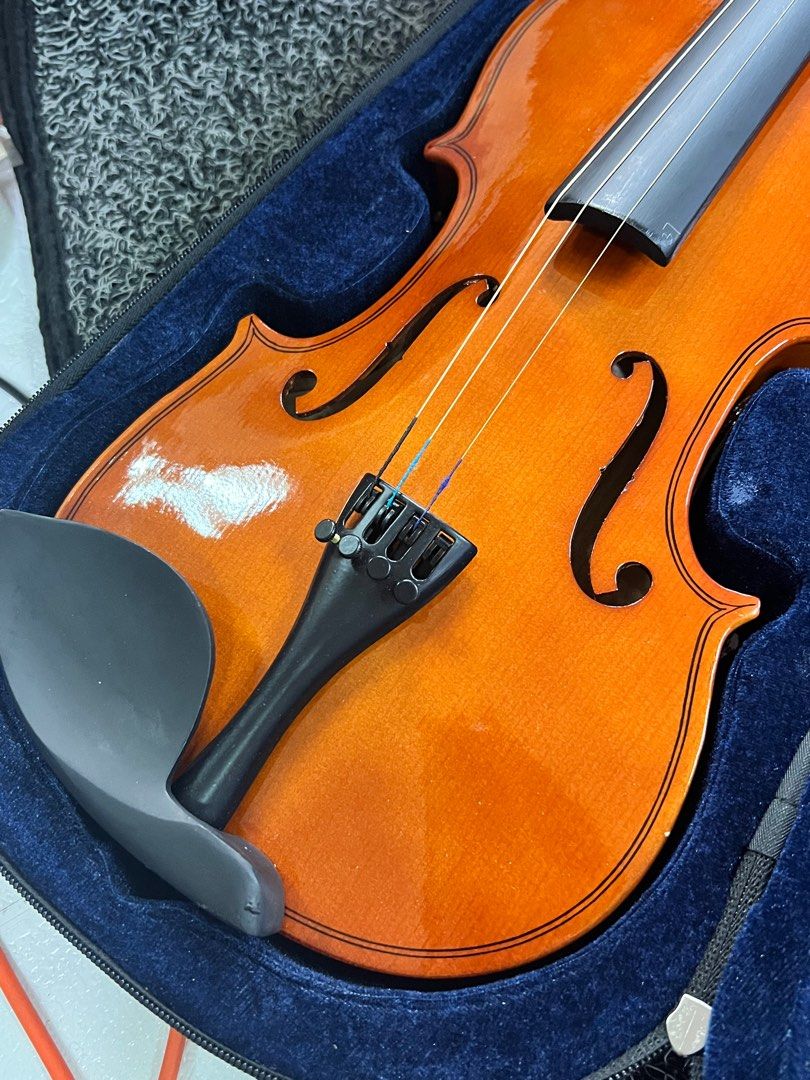 Huxley Full Size Solid FSC Wood Violin with Case (Category: Musical Instruments) located in Pasay City. Submitted by meostore (Listing ID 1350245533, Image 2). Description: Huxley brand With Case Ideal for begginers.