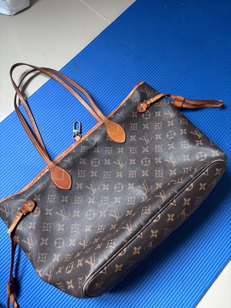 Louis Vuitton (LV) Neverfull MM (Category: Luxury Bags & Wallets) located in Manila. Submitted by gigamanila14146 (Listing ID 1350259687, Image 2). Description: .