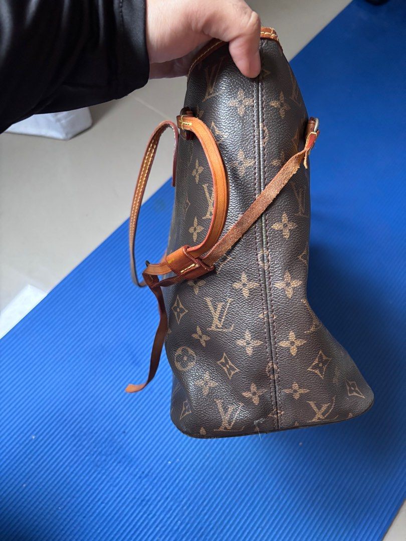 Louis Vuitton (LV) Neverfull MM (Category: Luxury Bags & Wallets) located in Manila. Submitted by gigamanila14146 (Listing ID 1350259687, Image 3). Description: .