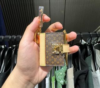（分類：）位於 。 由 xxlwarehouse 提交（商品編號 1350345555，圖片 1）。簡介： 。