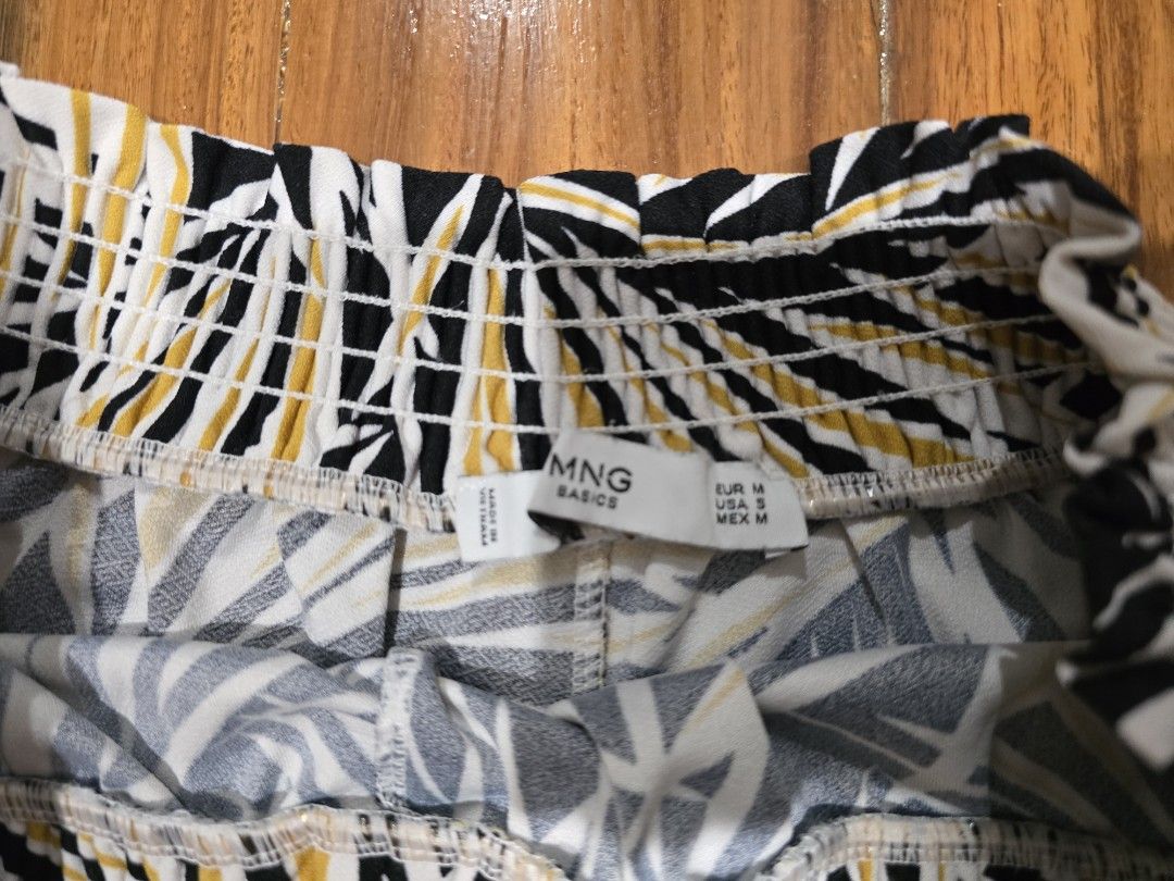 Mango Printed Shorts in Medium (Category: Shorts) located in Marikina City. Submitted by ddeclutter93 (Listing ID 1350322332, Image 2). Description: condition: 9.5/10 shipping c/o buyer.