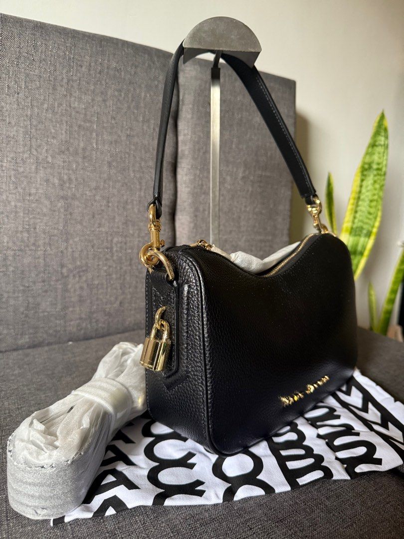Marc Jacobs Drifter 2 way bag (Category: Luxury Bags & Wallets) located in Tagaytay City. Submitted by marz.shopping (Listing ID 1350355171, Image 2). Description: Orig Can be kili bag or crossbody bag.