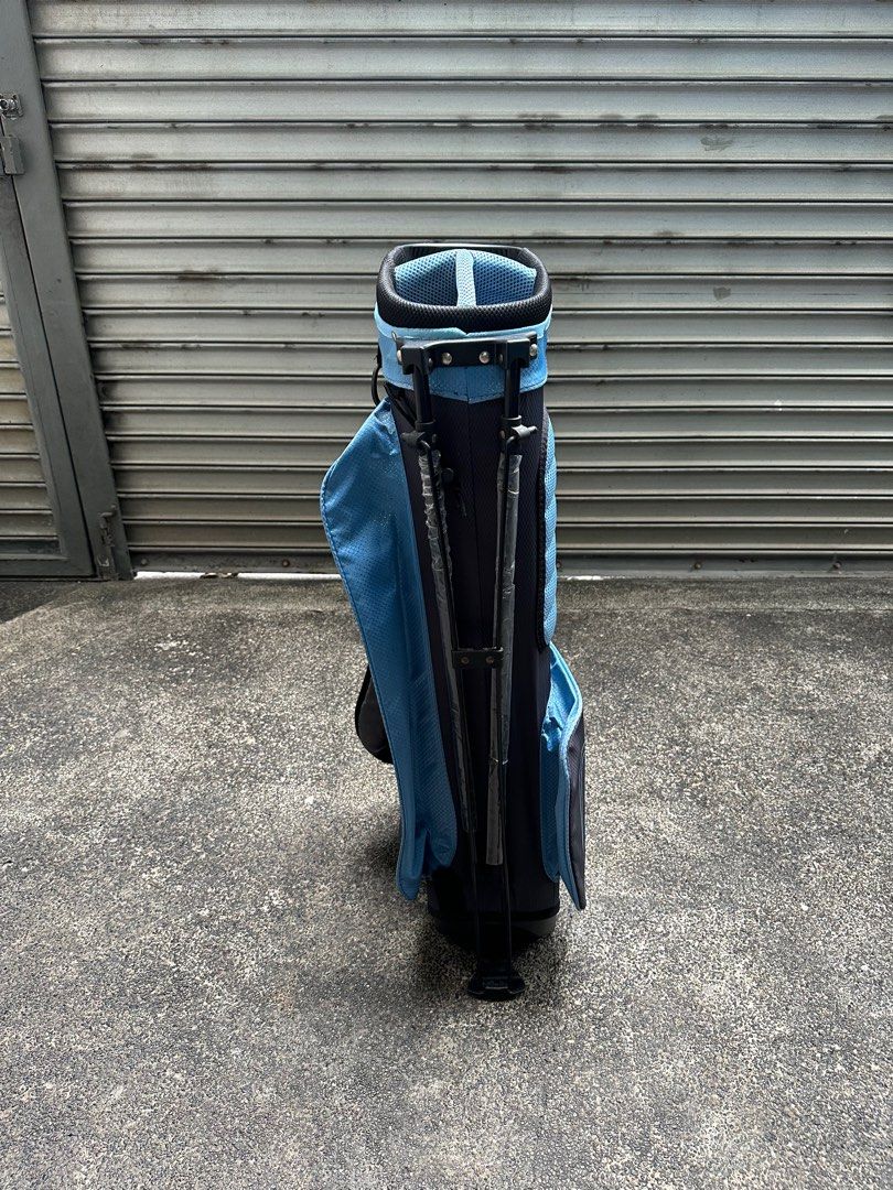 Maxfli Youth Golf Bag, Black/Light Blue (Category: Golf) located in Pasay City. Submitted by jen.pen (Listing ID 1350287651, Image 3). Description: Maxfli Youth Golf Bag, Black/Light Blue * New old stock * With some damage on straps (please see ad pics).