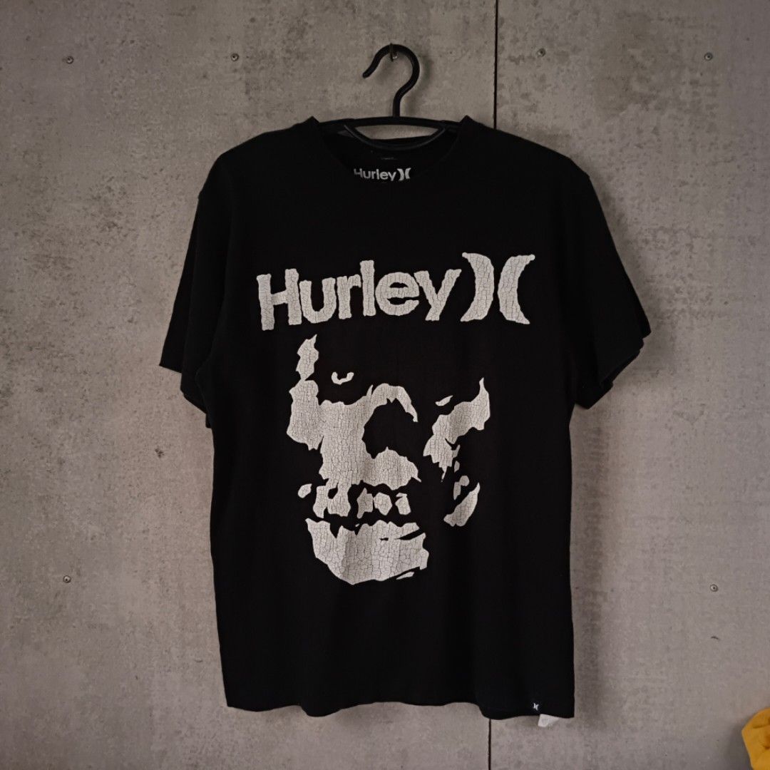Misfit x Hurley (Category: Tshirts & Polo Shirts ) located in Iloilo. Submitted by lizardooo (Listing ID 1350299968, Image 2). Description: m on tag 20 x 26 excellent Condition Crack Prints pero bagay naman nanakal pa neckhole Made in Japan.