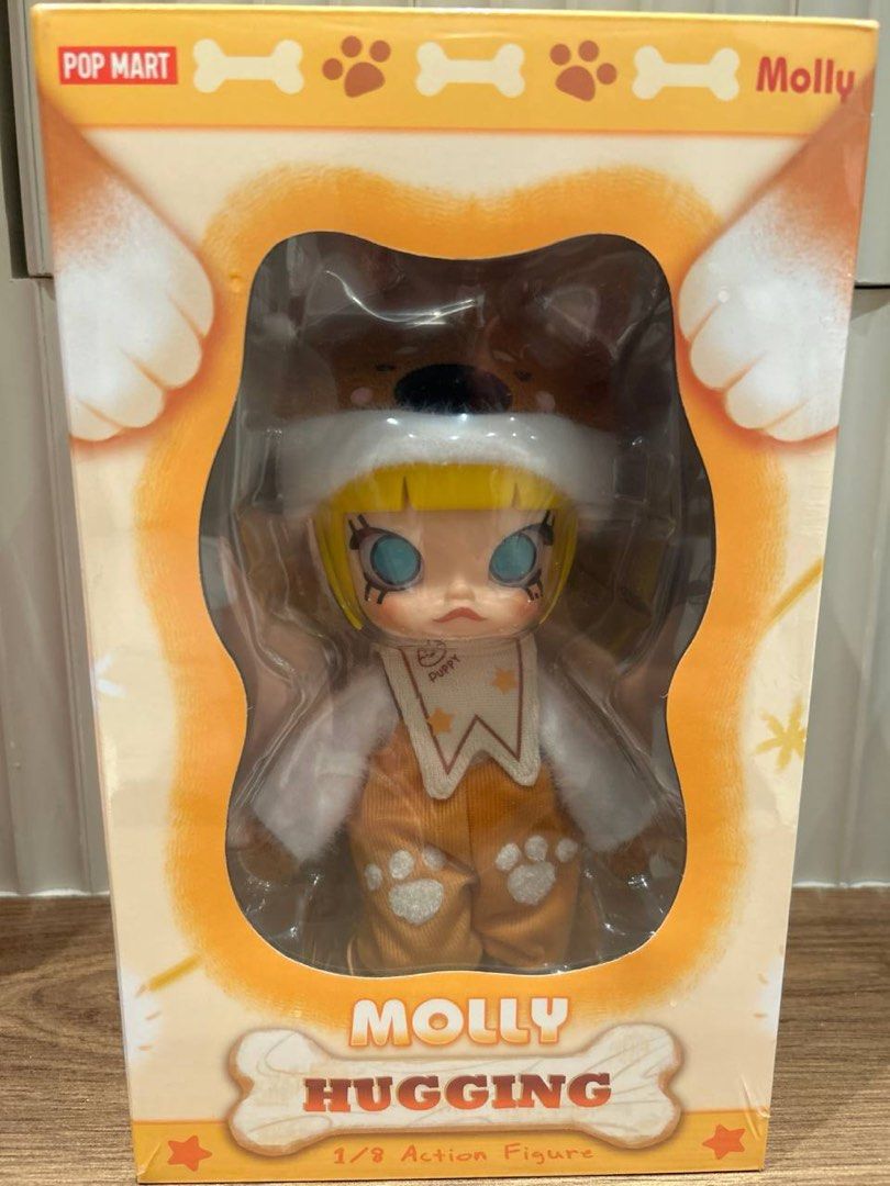 Molly Hugging Shiba Inu 1/8 Action Figure (Popmart), Toys