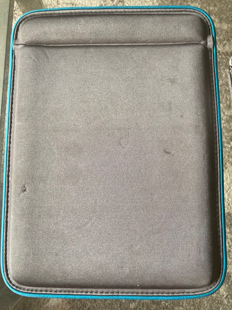 Original SPECK macbook pro laptop sleeve (Category: Cases & Sleeves) located in Mandaluyong City. Submitted by rominagrace (Listing ID 1350275241, Image 2). Description: Original gray with teal color Speck laptop sleeve (macbook pro) , sturdy and soft to the touch.